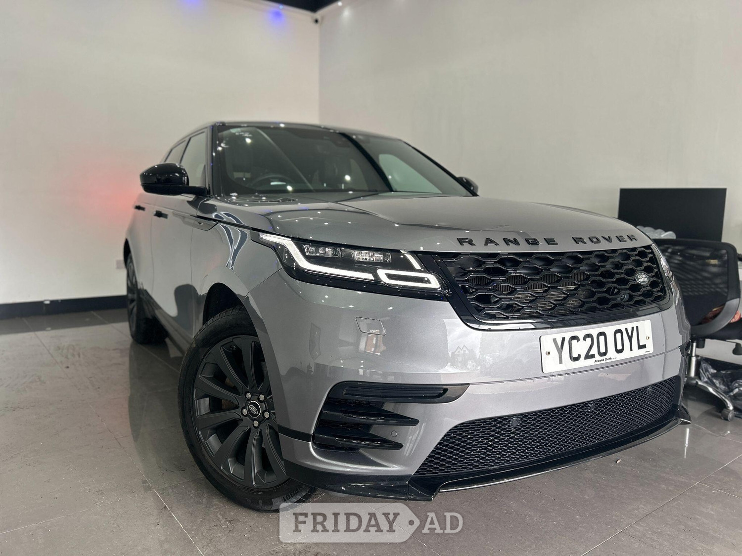 [ berth ]Land Rover Range Rover Velar
