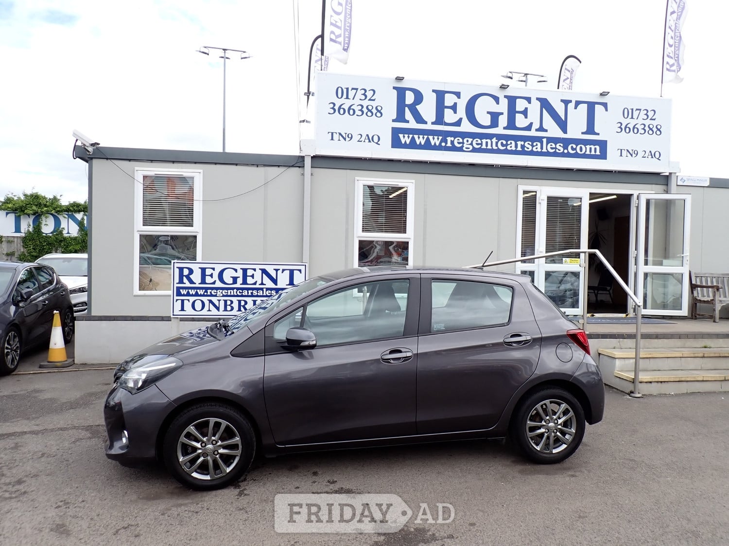 Toyota Yaris 2015 - Cars