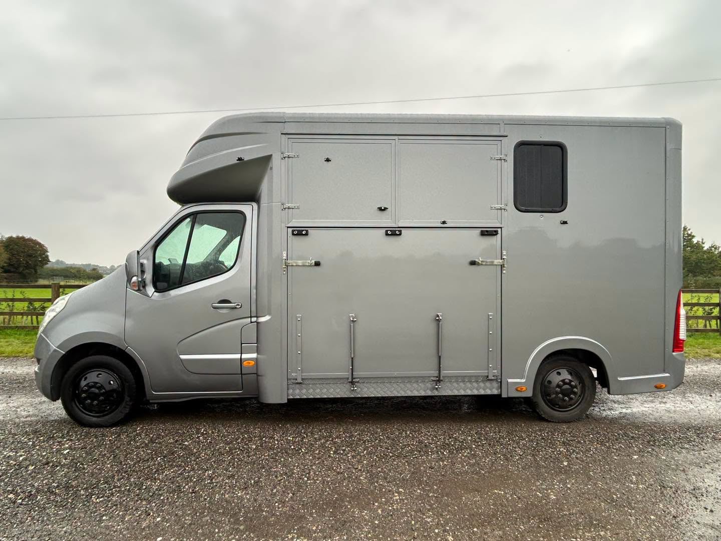 [ berth ]Equi Taxi 