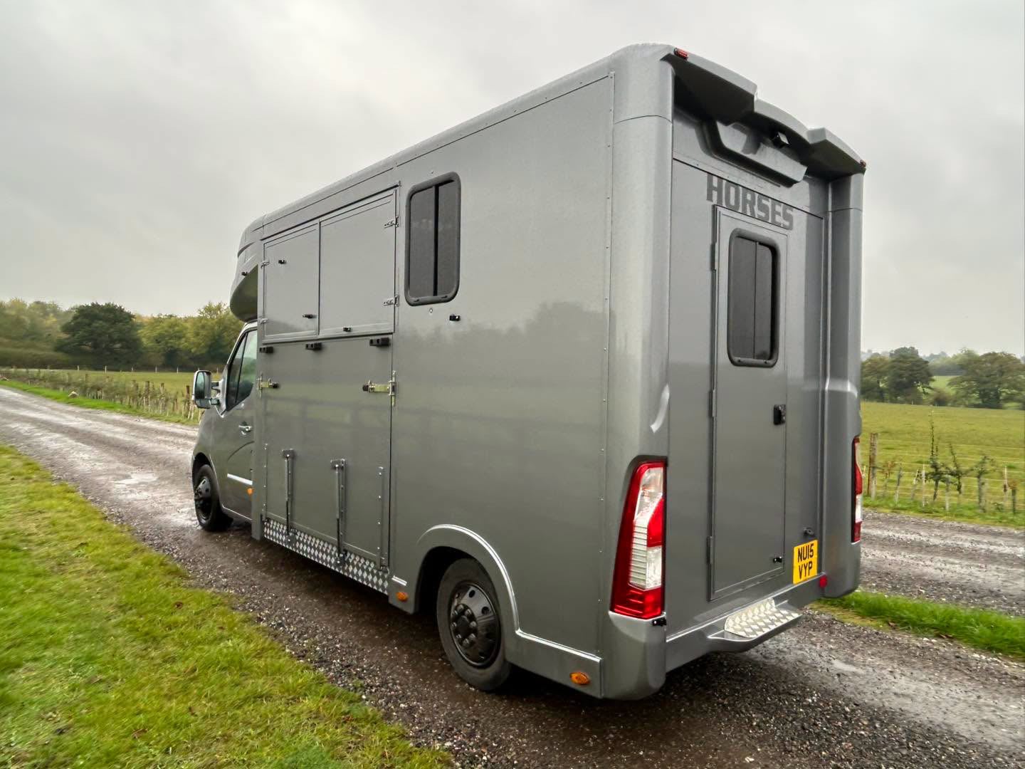 Equi Taxi  Renault Horsebox - Trailers & Horseboxes in Derby