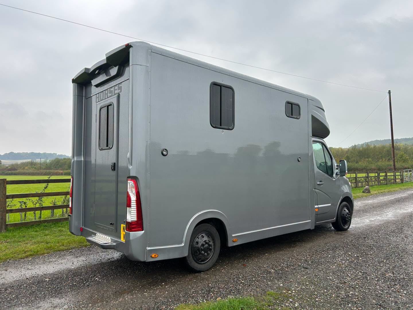 Equi Taxi  Renault Horsebox - Trailers & Horseboxes