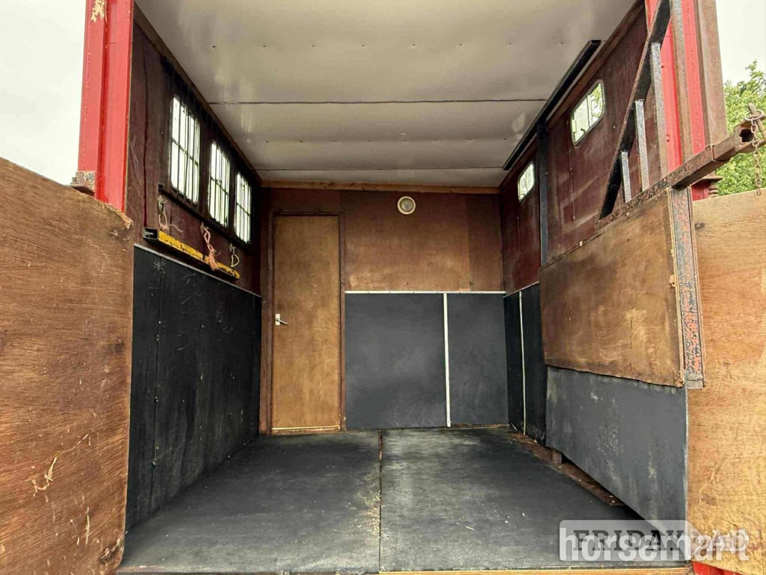 Box Van  DAF Horsebox - Trailers & Horseboxes