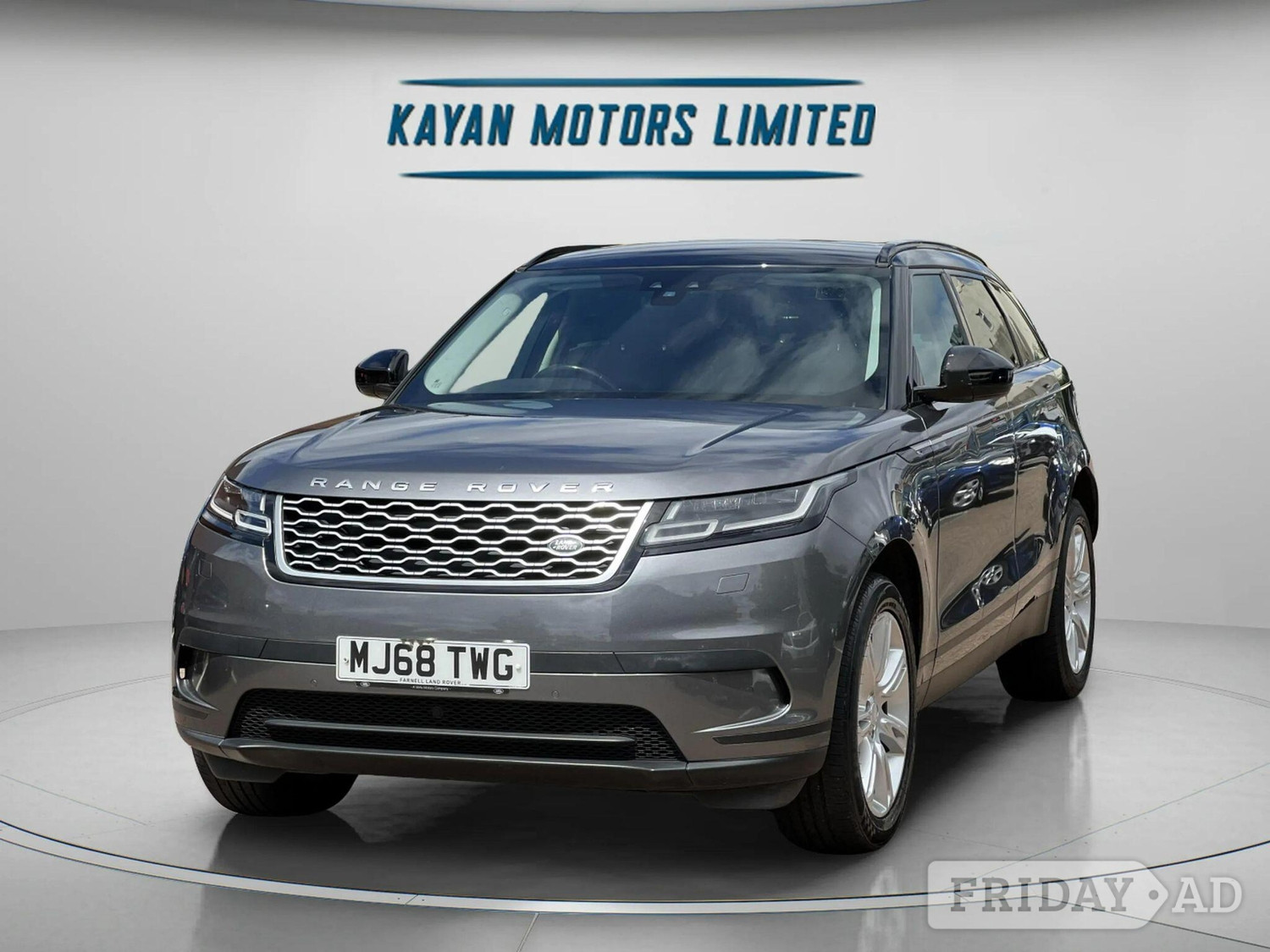 [ berth ]Land Rover Range Rover Velar