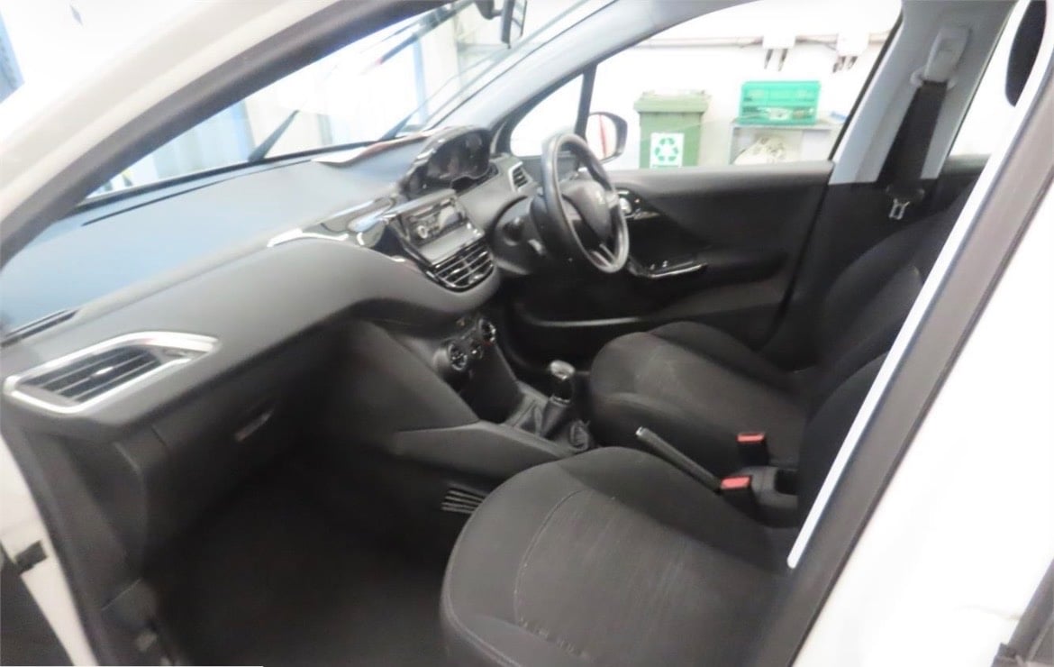 Peugeot 208 Hengoed