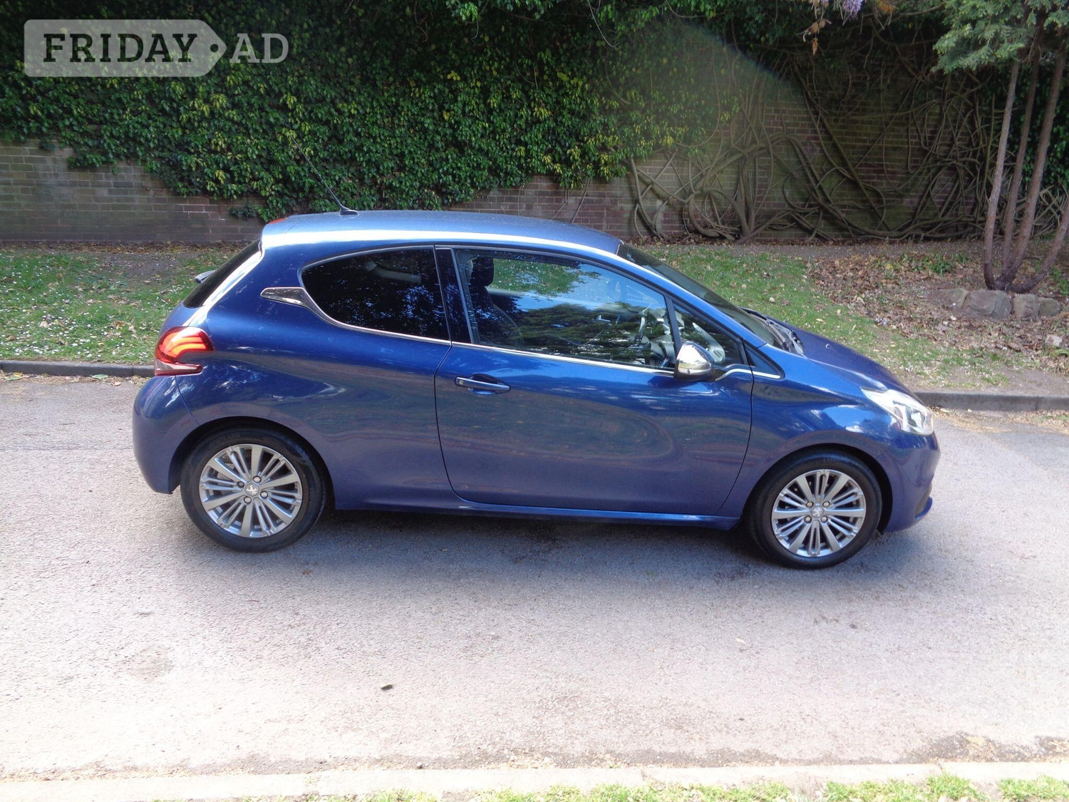 [ berth ]Peugeot 208