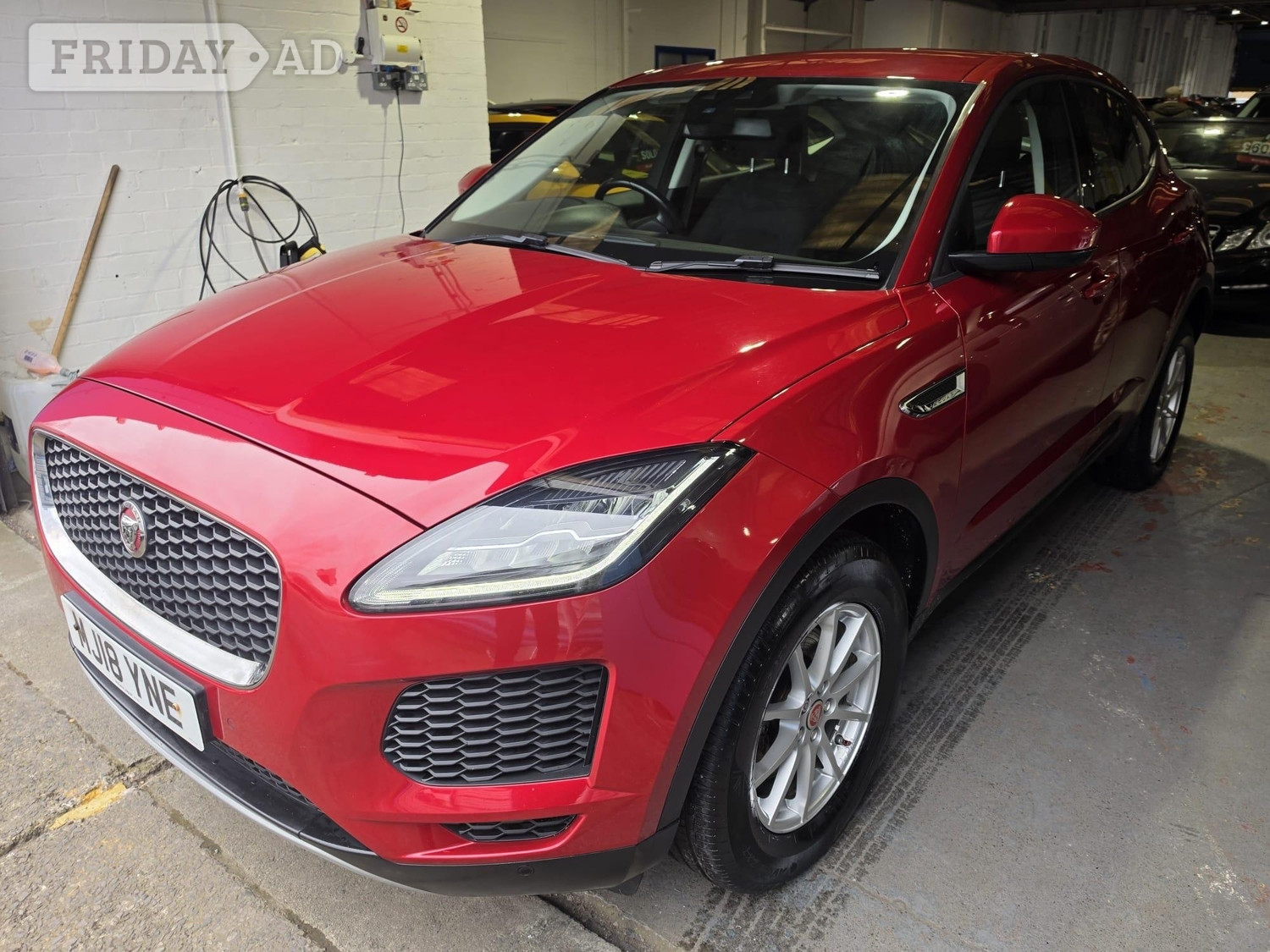 [ berth ]Jaguar E-Pace