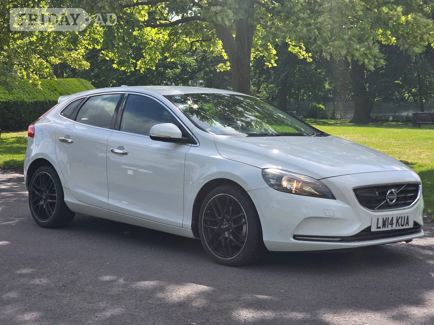 Volvo V40 2014 in Rainham