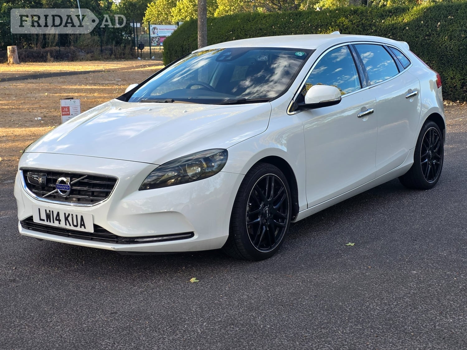 Volvo V40 2014 in Rainham