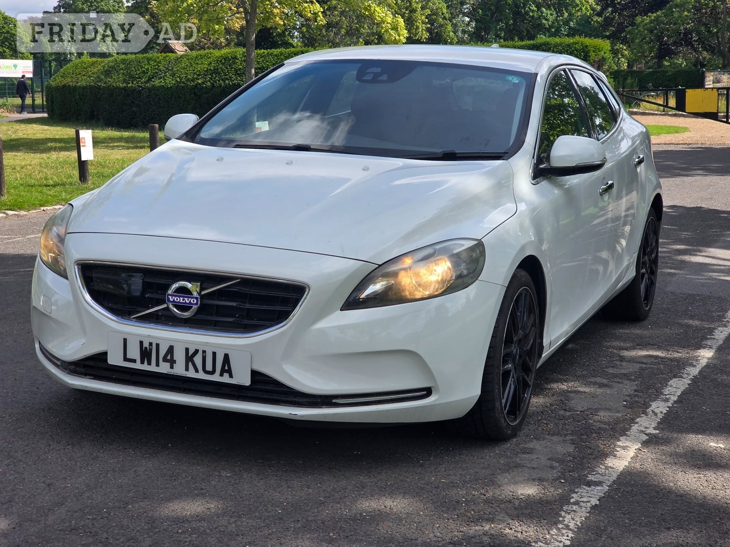 Volvo V40 2014 - Cars in Havering