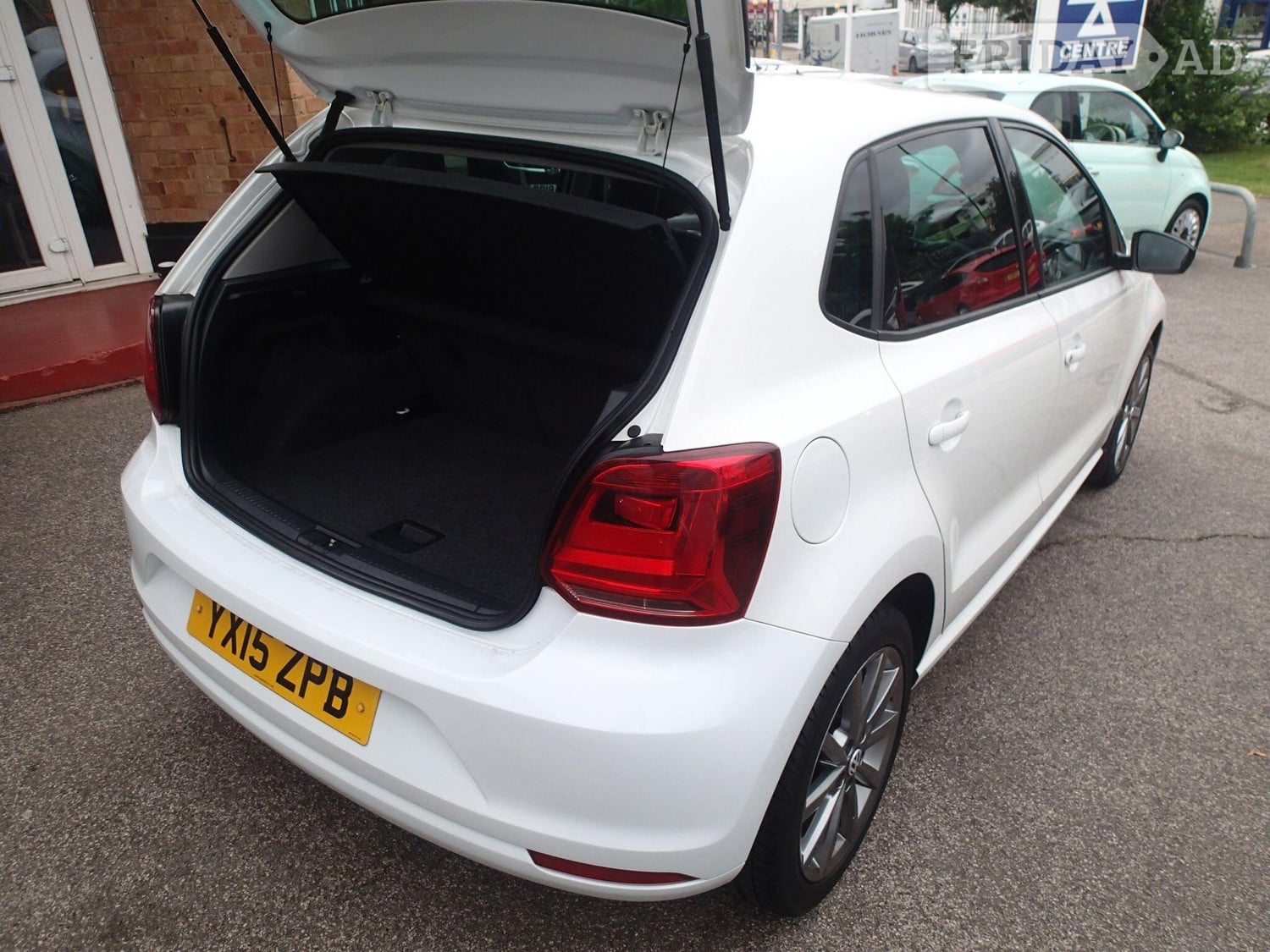 Volkswagen Polo 2015 - Cars