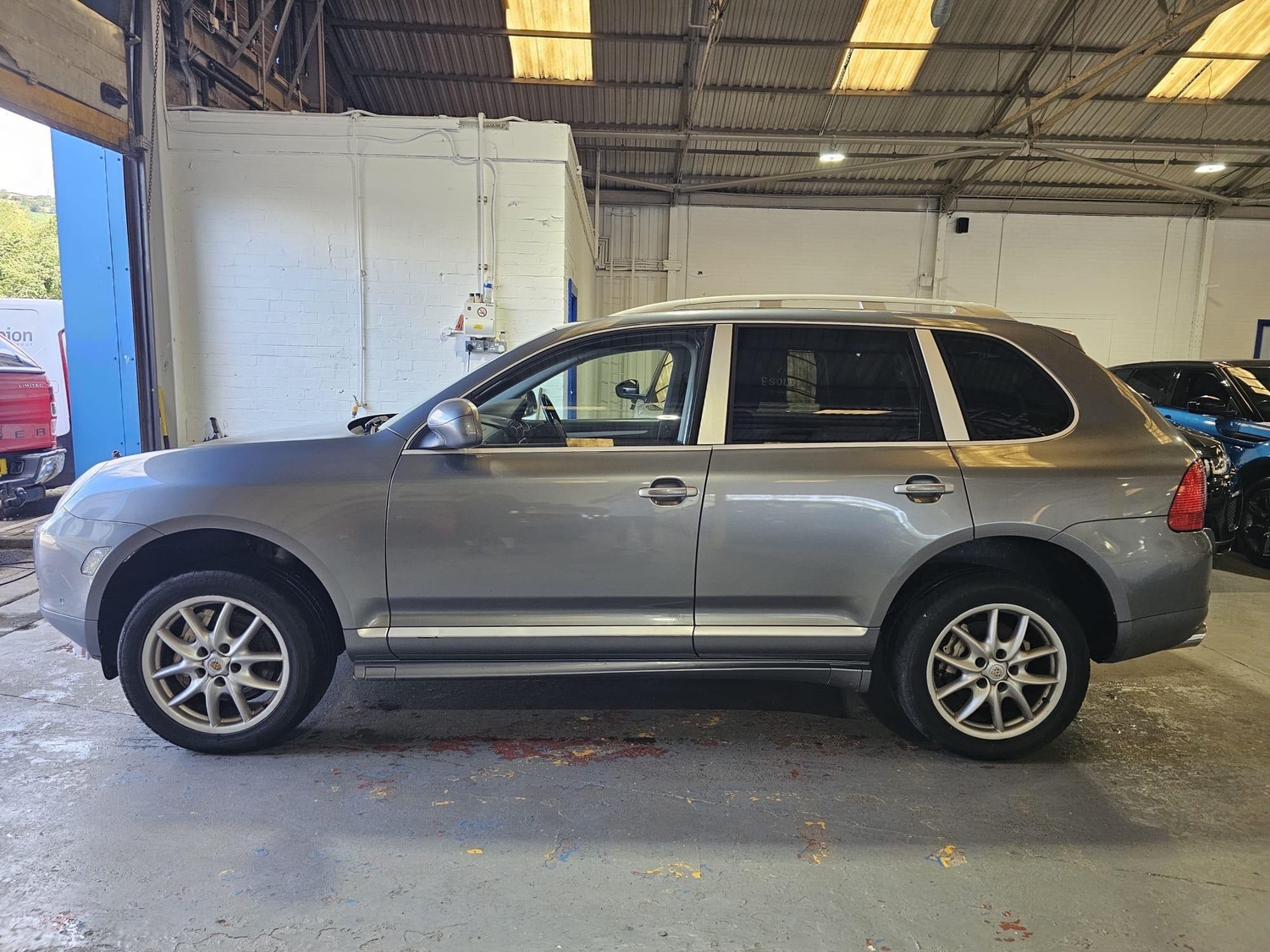 Porsche Cayenne 2004 - Cars in Pontypridd