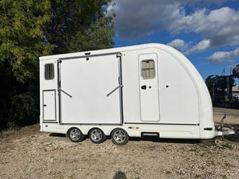 Equi-Trek Star-Treka Elite  Horse Trailer