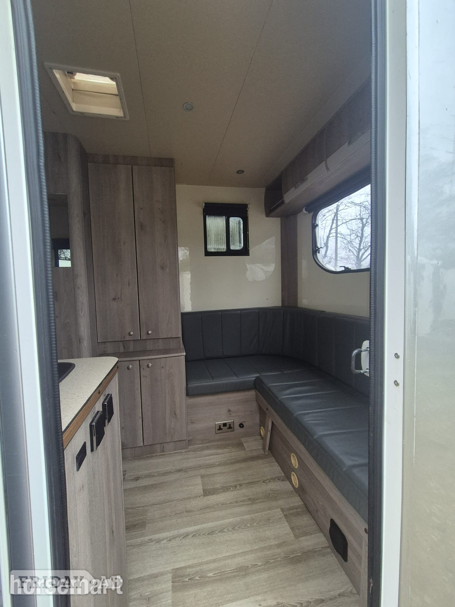Equi-Trek Valiant Peugeot Horsebox - Trailers & Horseboxes