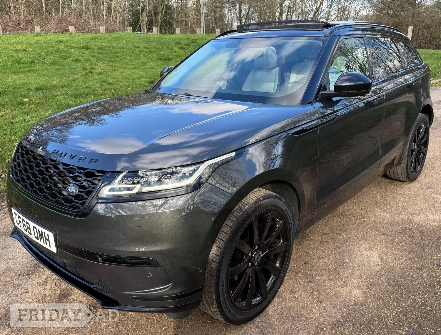 [ berth ]Land Rover Range Rover Velar