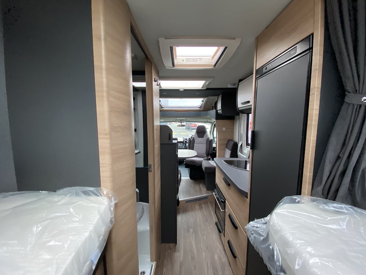 Knaus Live Ti Platinum Selection 650 MEG Newark