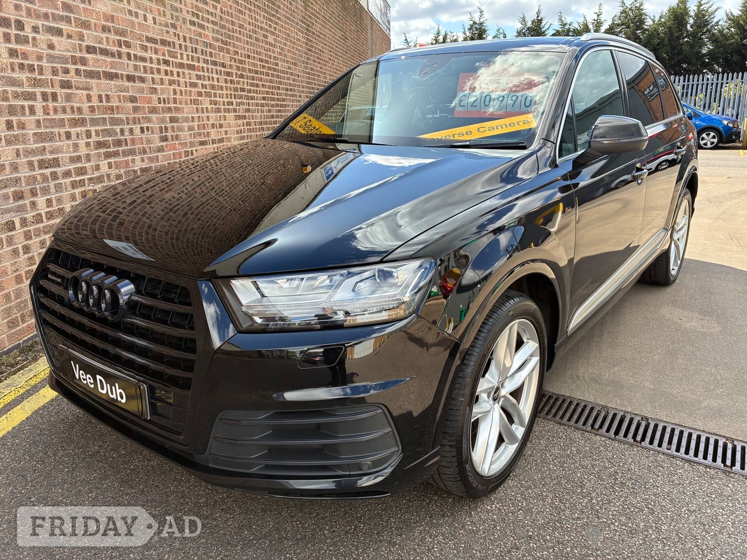 Audi Q7 2017 in Leicester