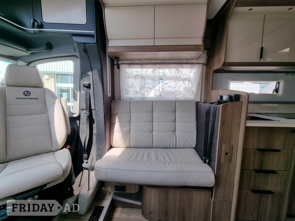 [4 berth ]Coachman Travel Master 545