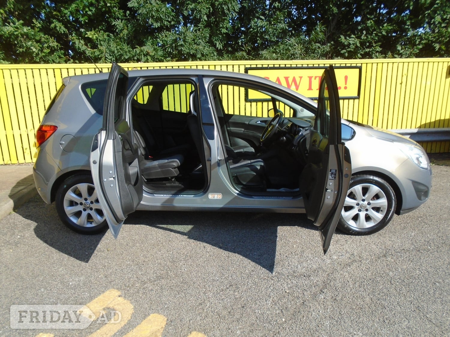 Vauxhall Meriva 2010 - Cars in Worthing