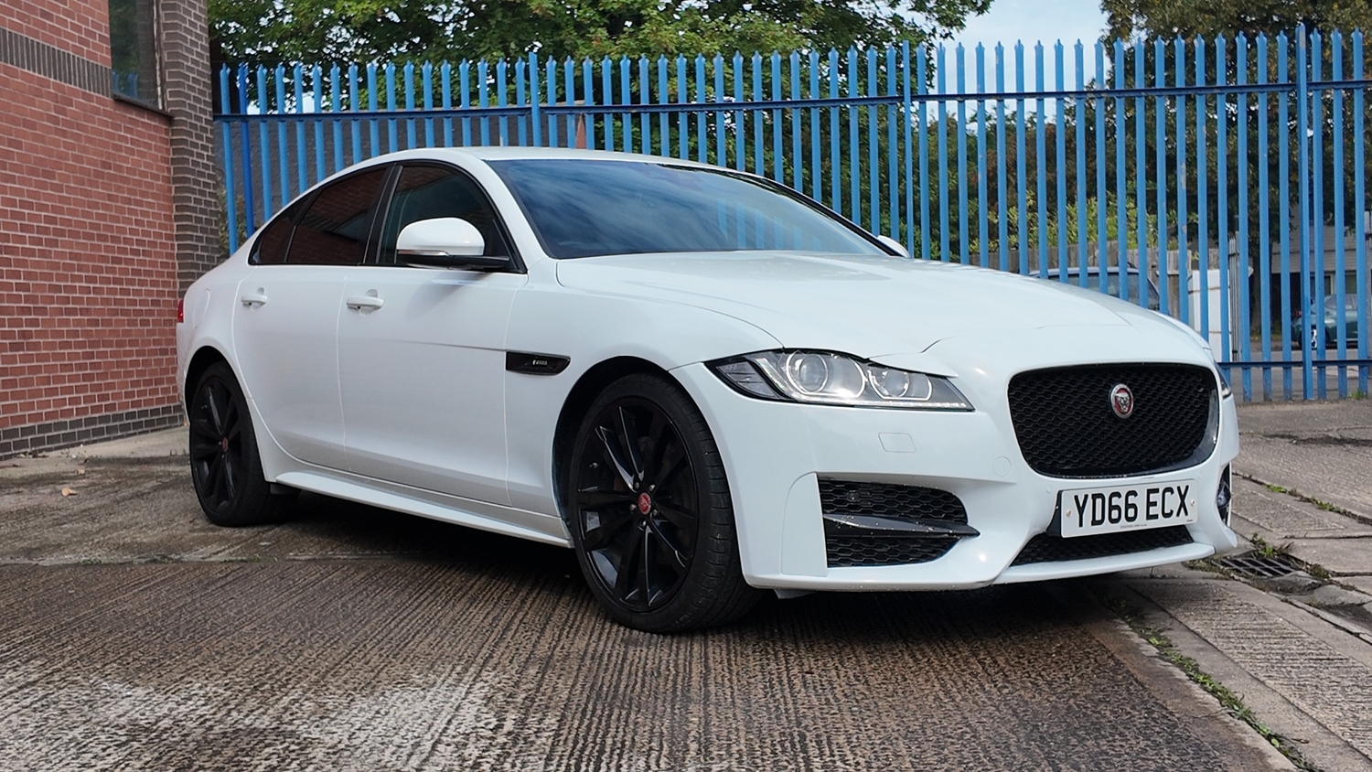 [ berth ]Jaguar XF