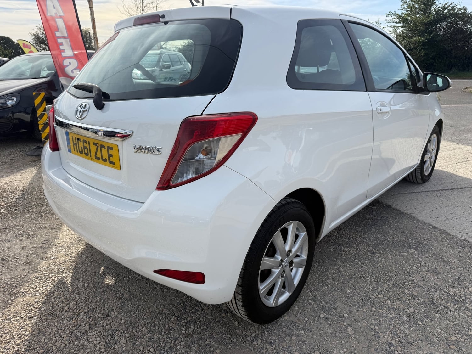 Toyota Yaris 2012 - Cars in Burford
