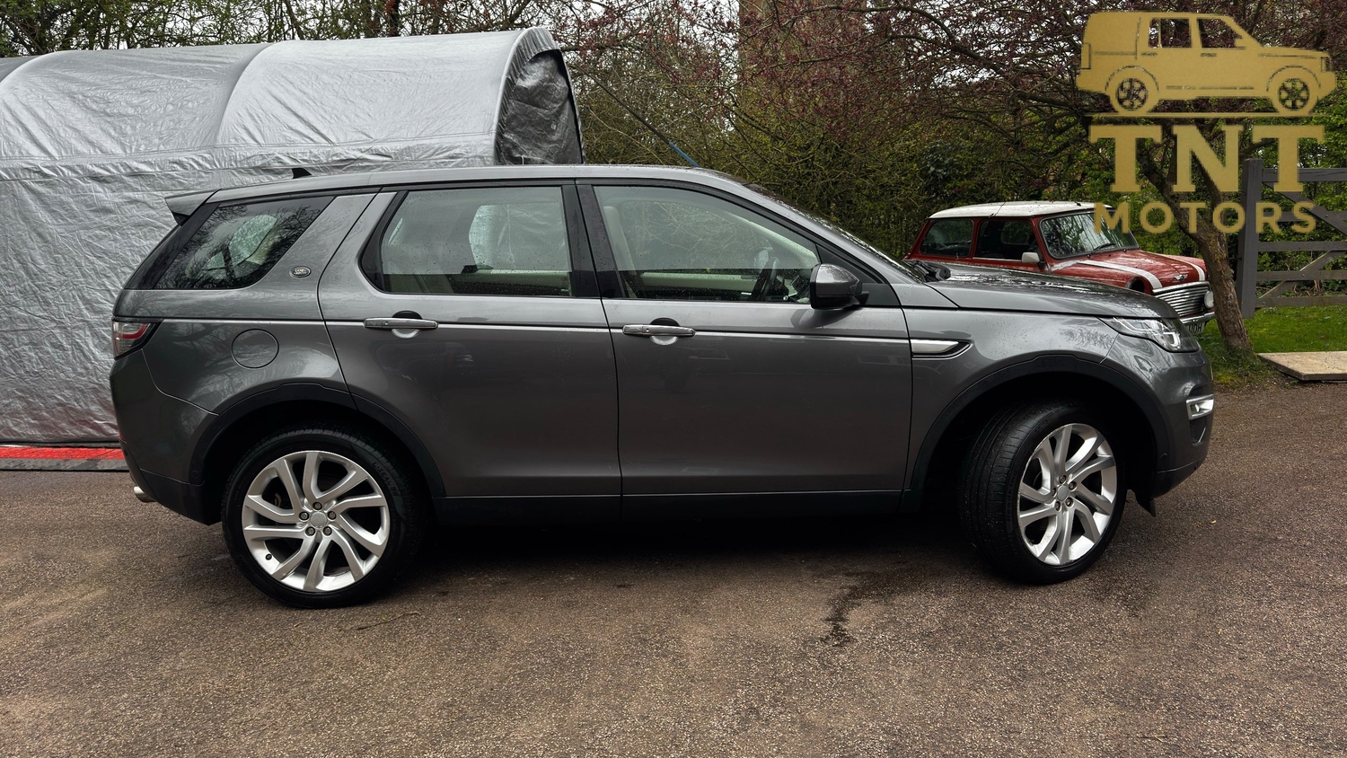 [ berth ]Land Rover Discovery Sport
