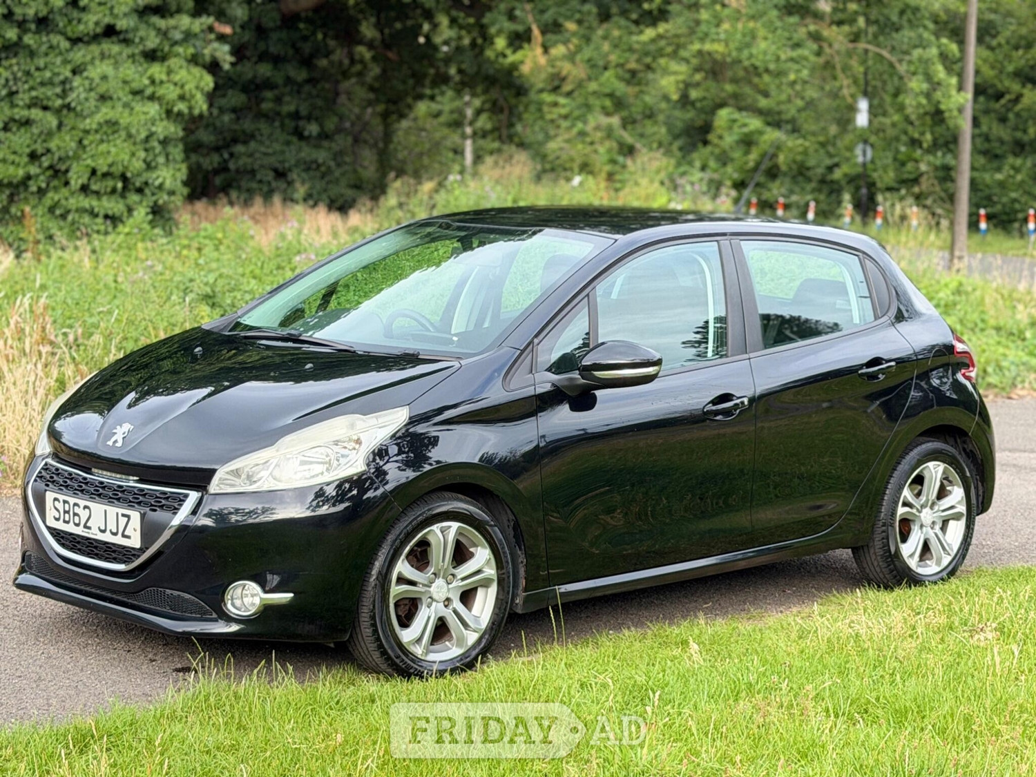 Peugeot 208 2012 - Cars in Slough
