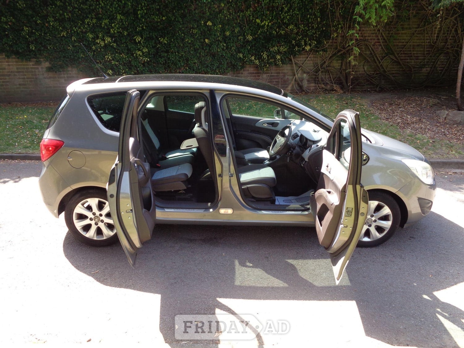 Vauxhall Meriva 2011 - Cars in Birmingham