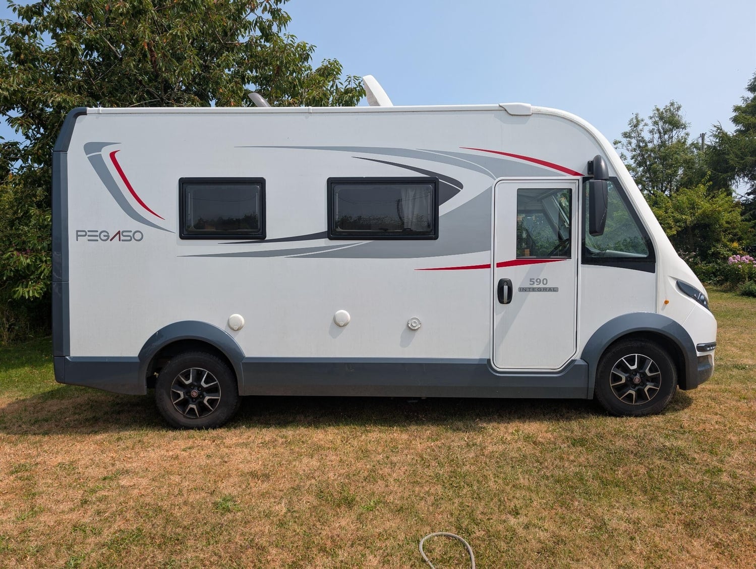 [4 berth ]Roller Team Pegaso 590
