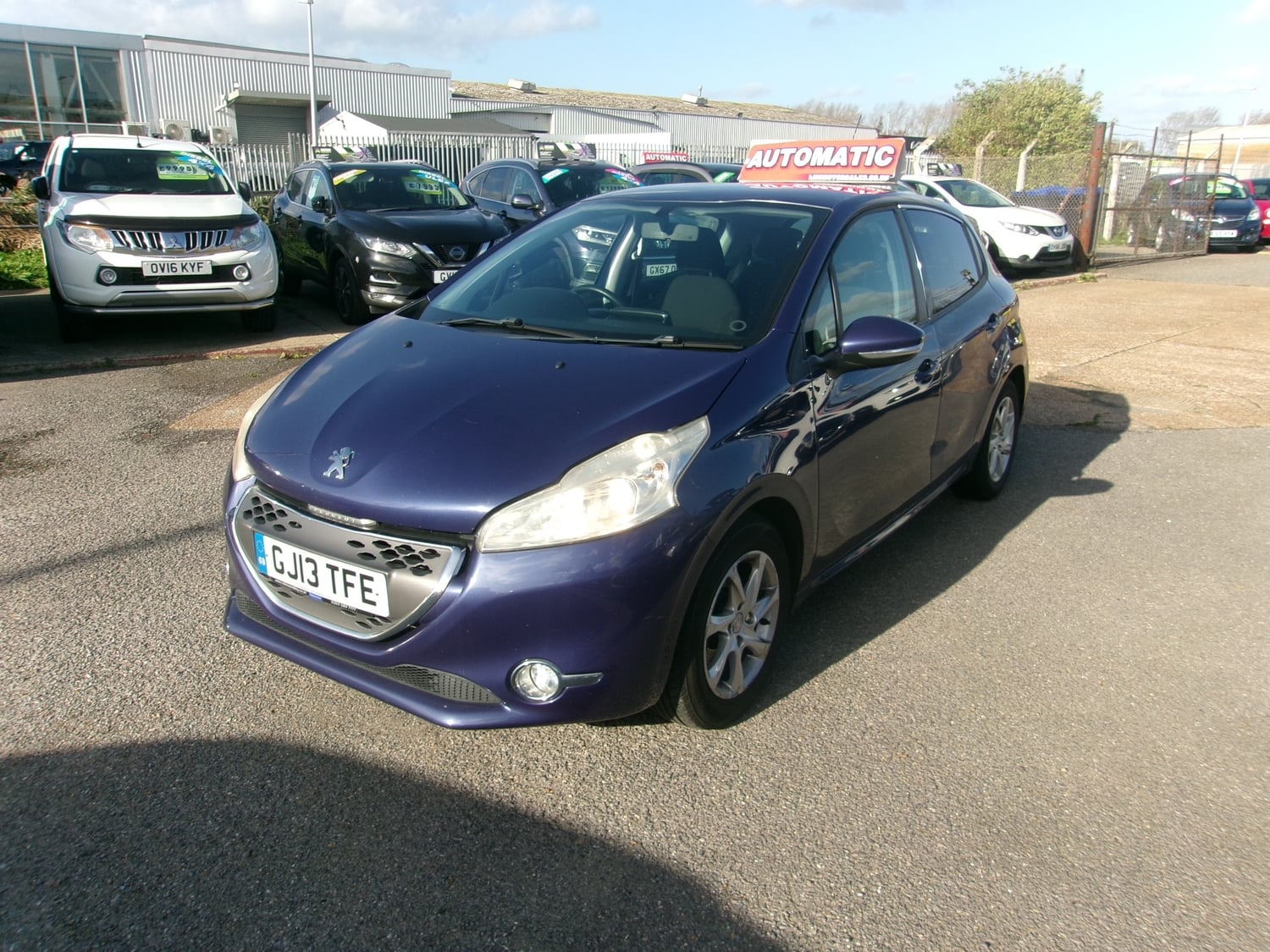 [ berth ]Peugeot 208