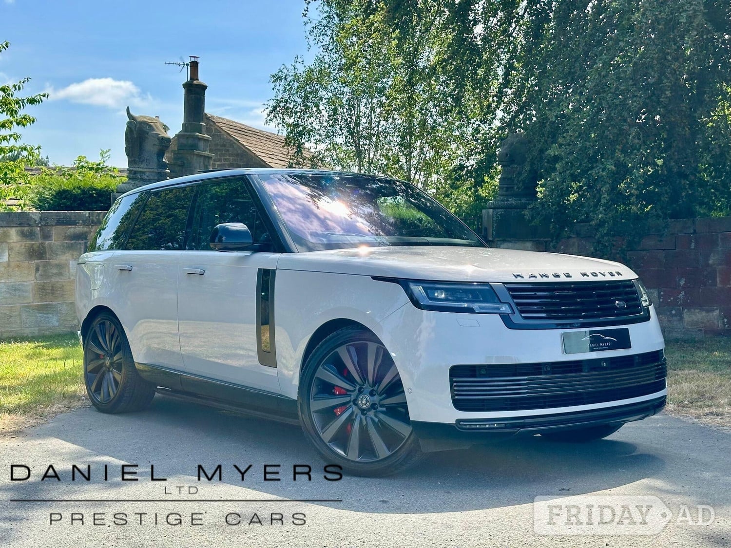 Land Rover Range Rover 2023 in Leeds