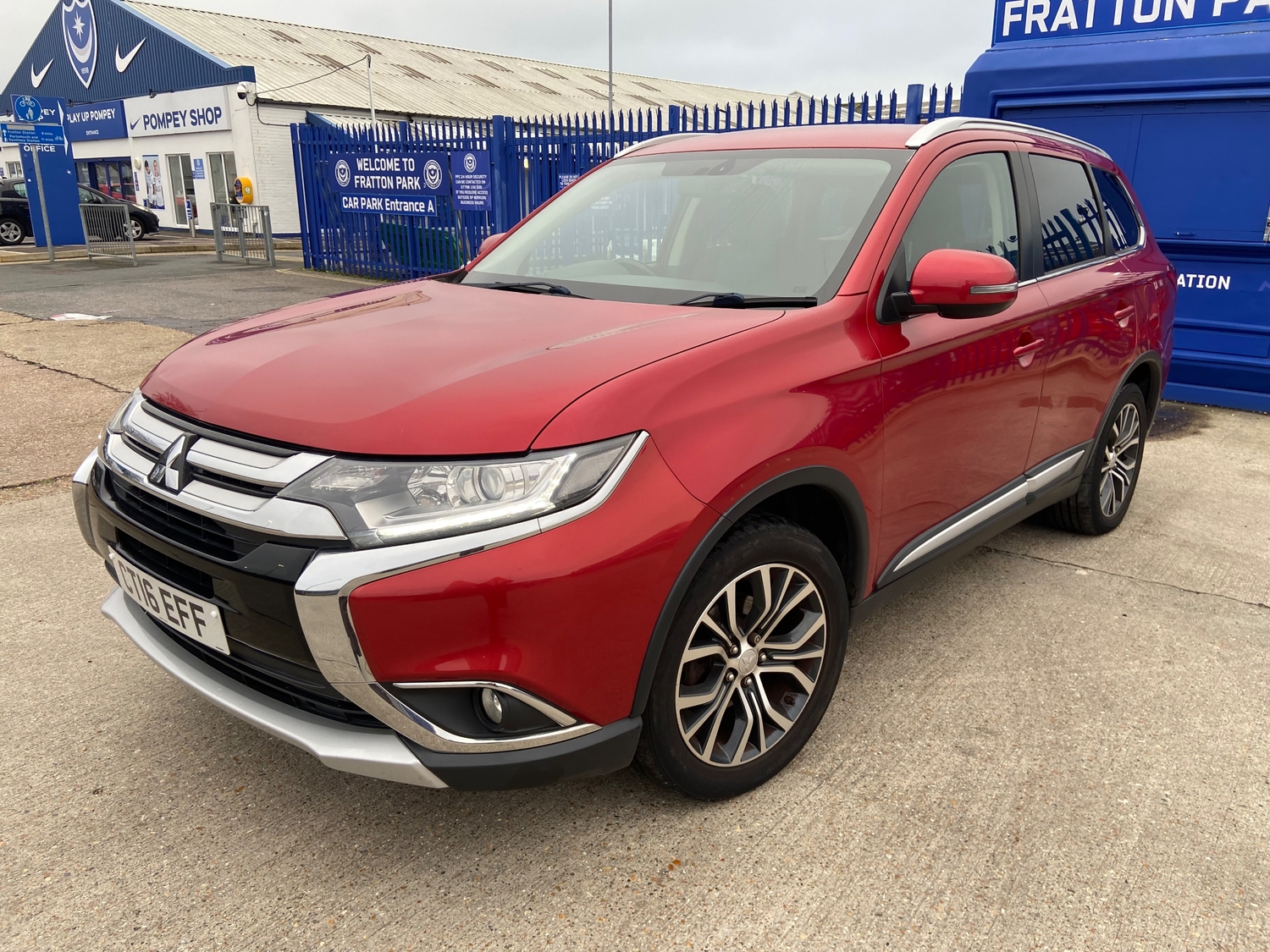 Mitsubishi Outlander 2016 - Cars