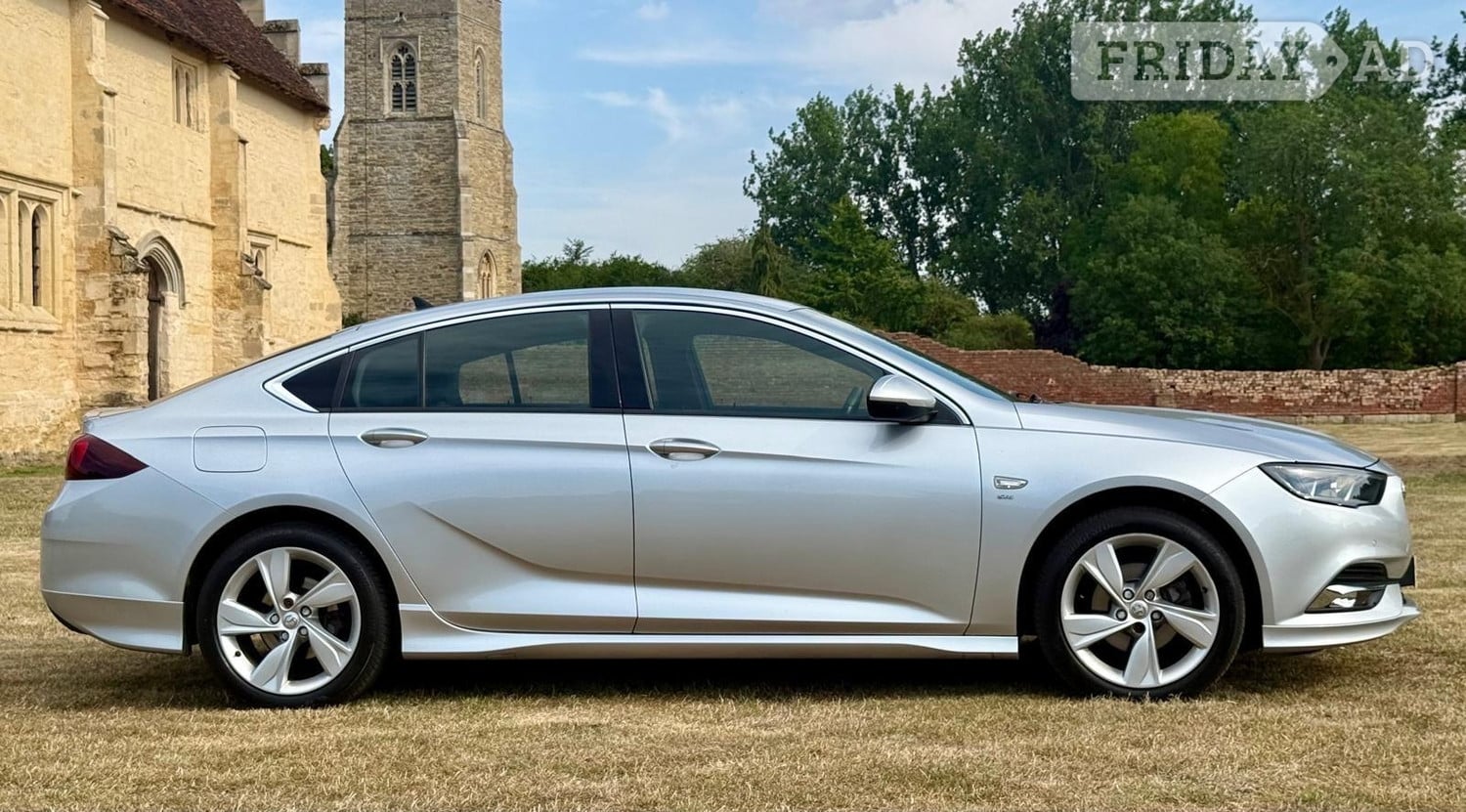 [ berth ]Vauxhall Insignia