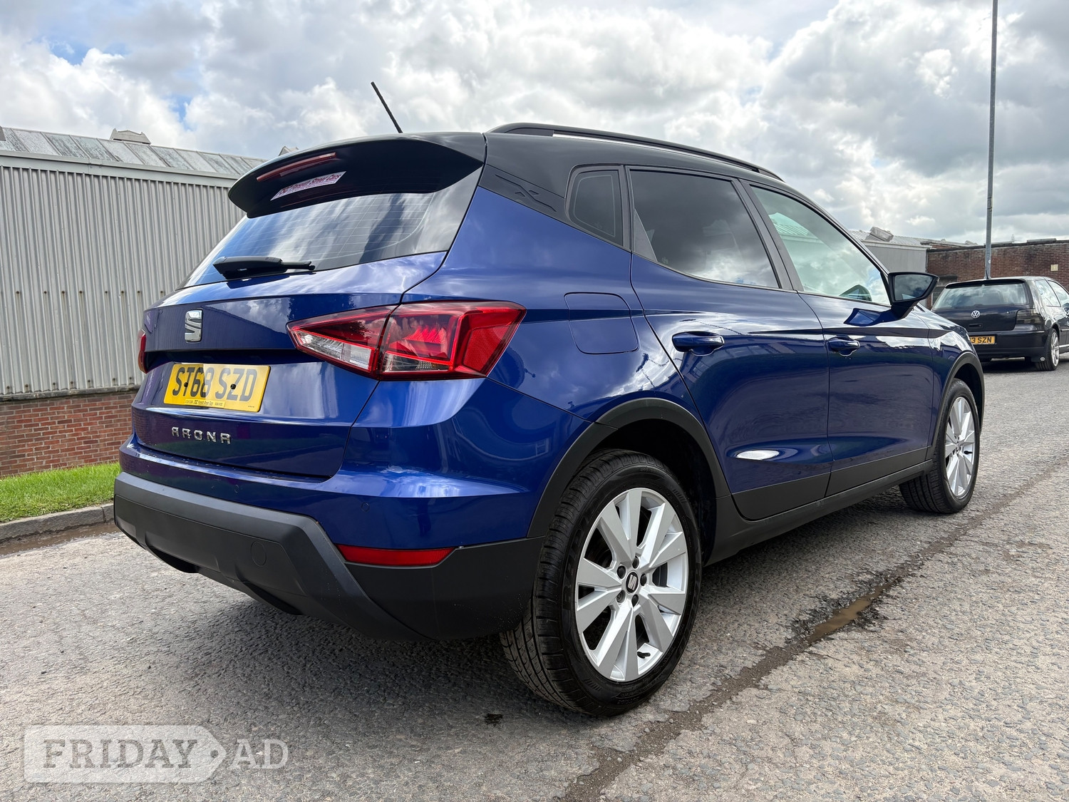 [ berth ]SEAT Arona