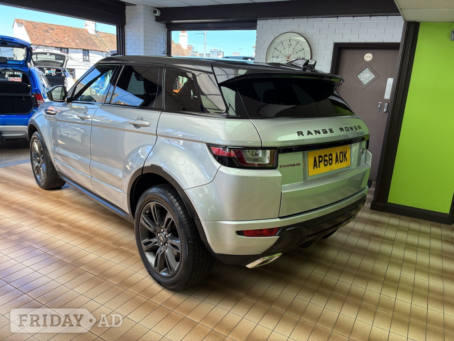 [ berth ]Land Rover Range Rover Evoque