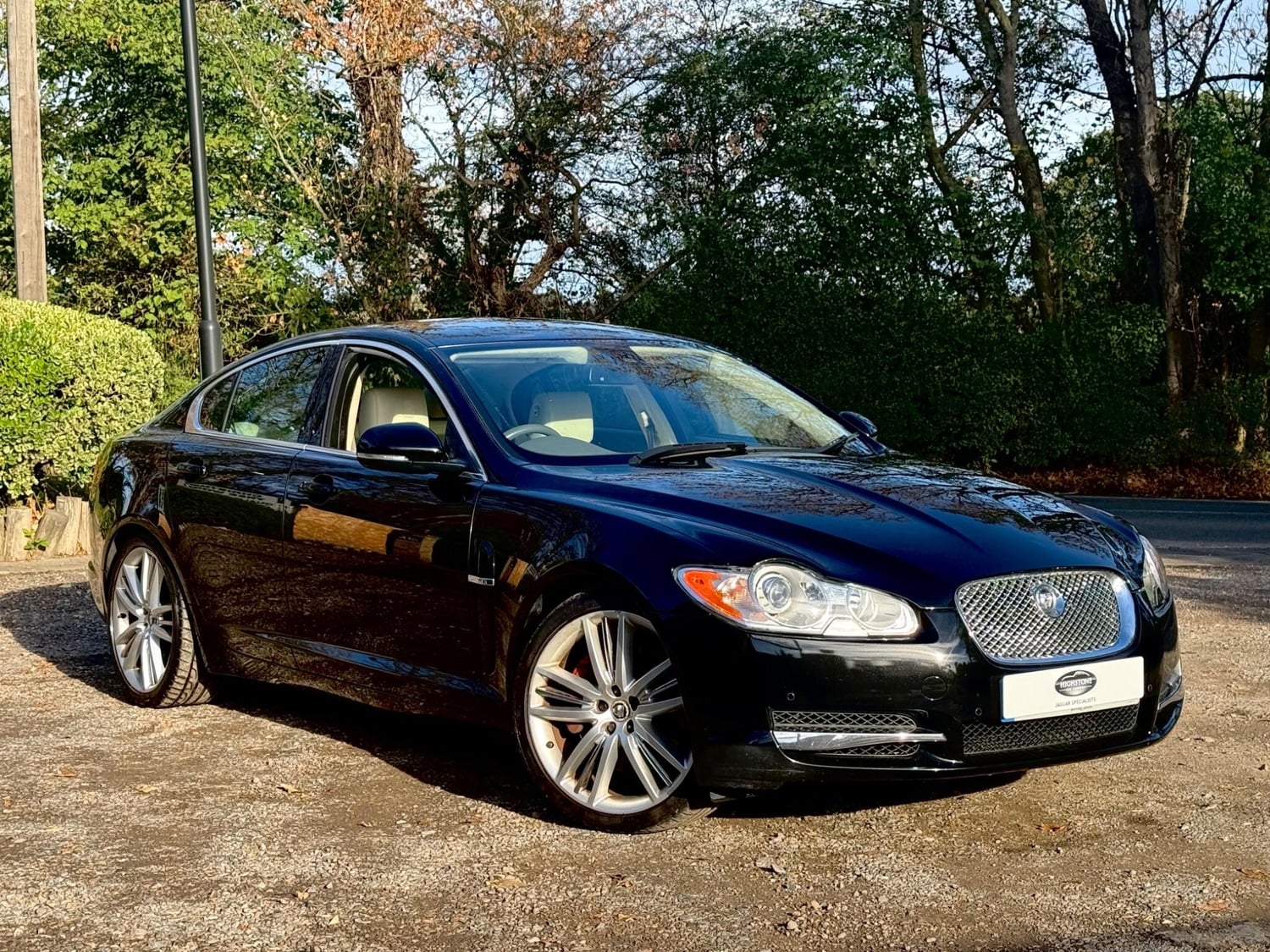 Jaguar XF 2010 - Cars