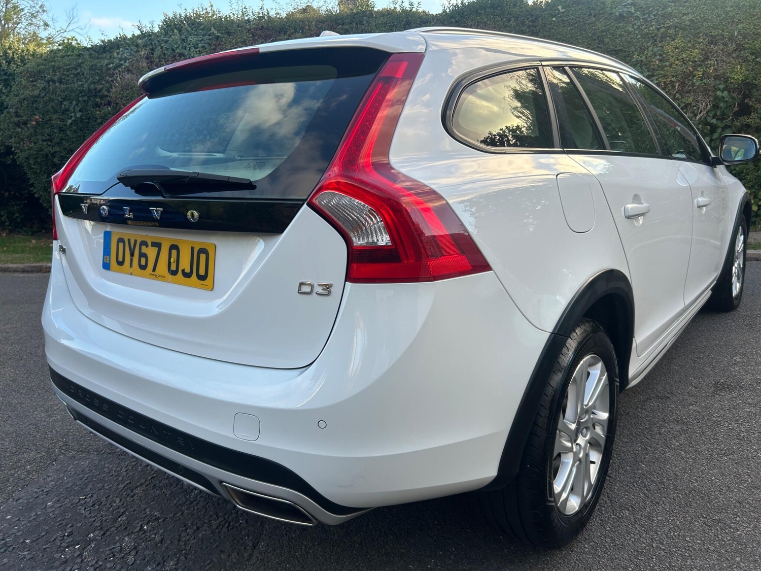 Volvo V60 2017 - Cars in Croydon
