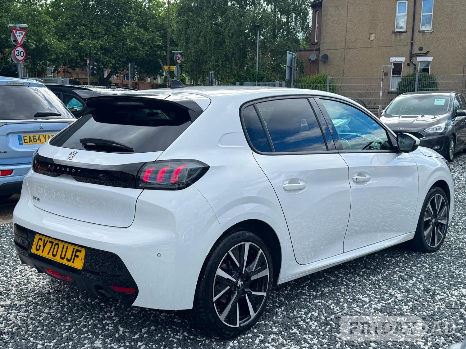 [ berth ]Peugeot 208