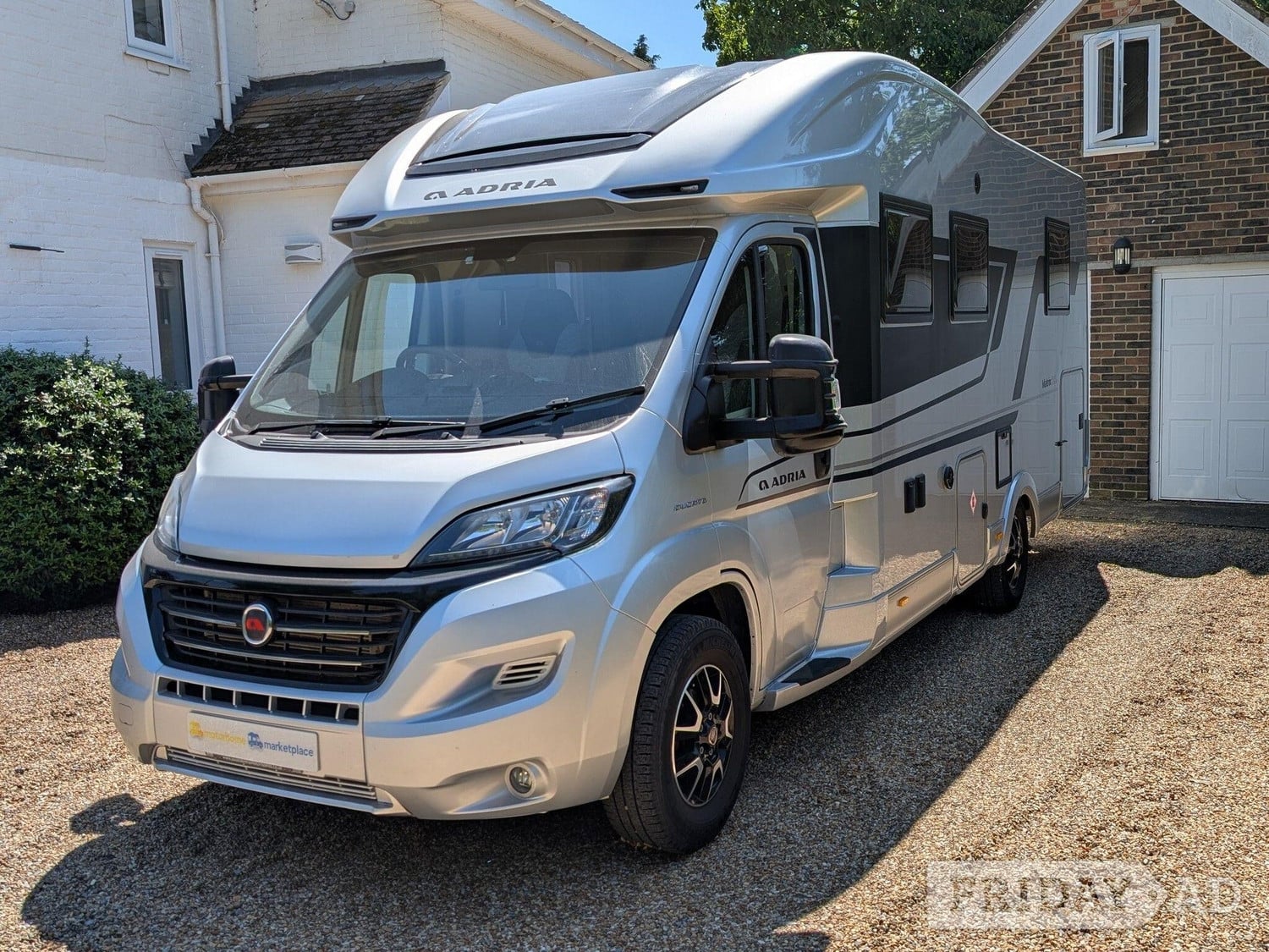[4 berth ]Adria Matrix Supreme 670 DC - 9 Speed Auto - Island Bed