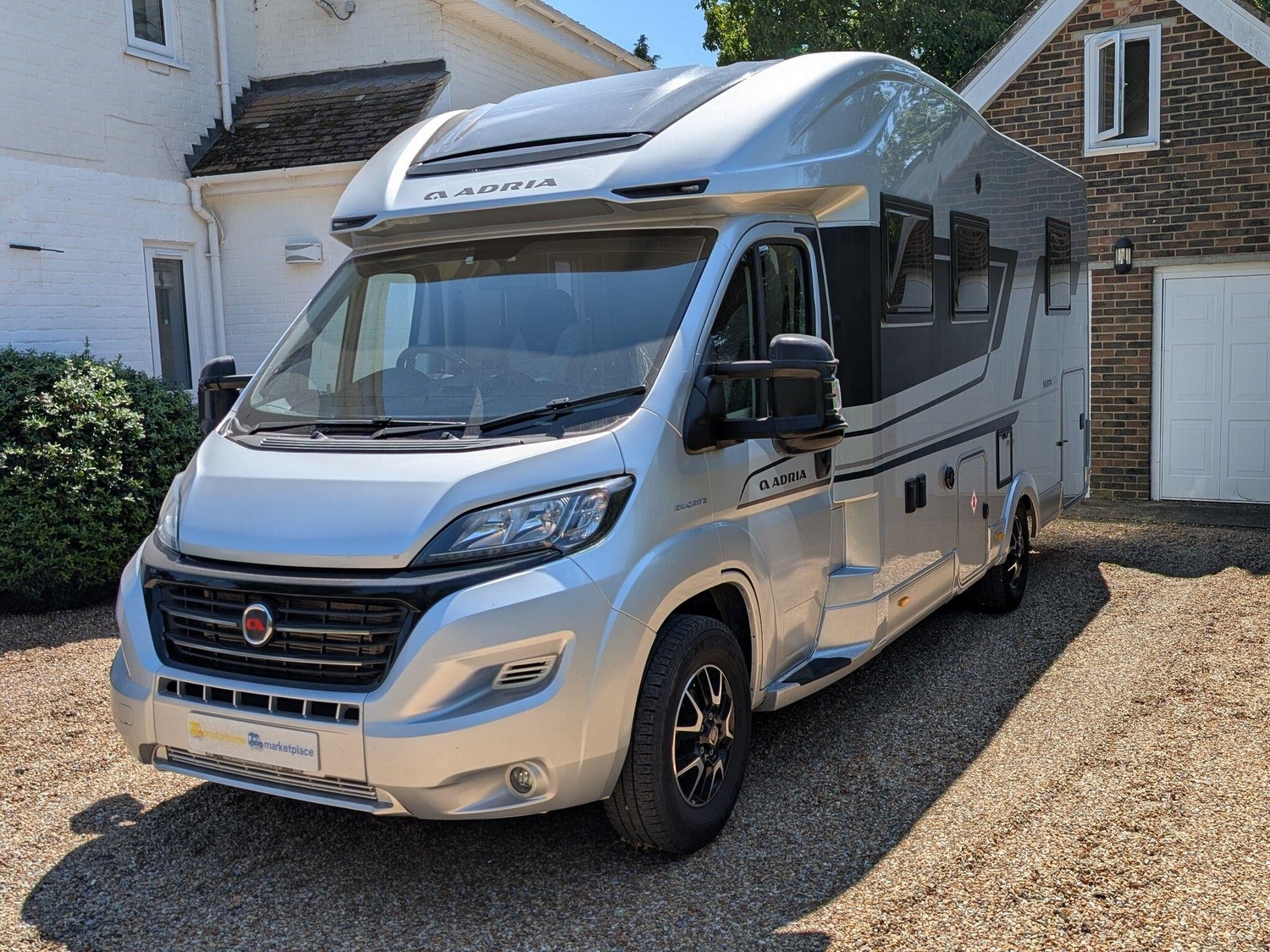 [4 berth ]Adria Matrix Supreme 670 DC
