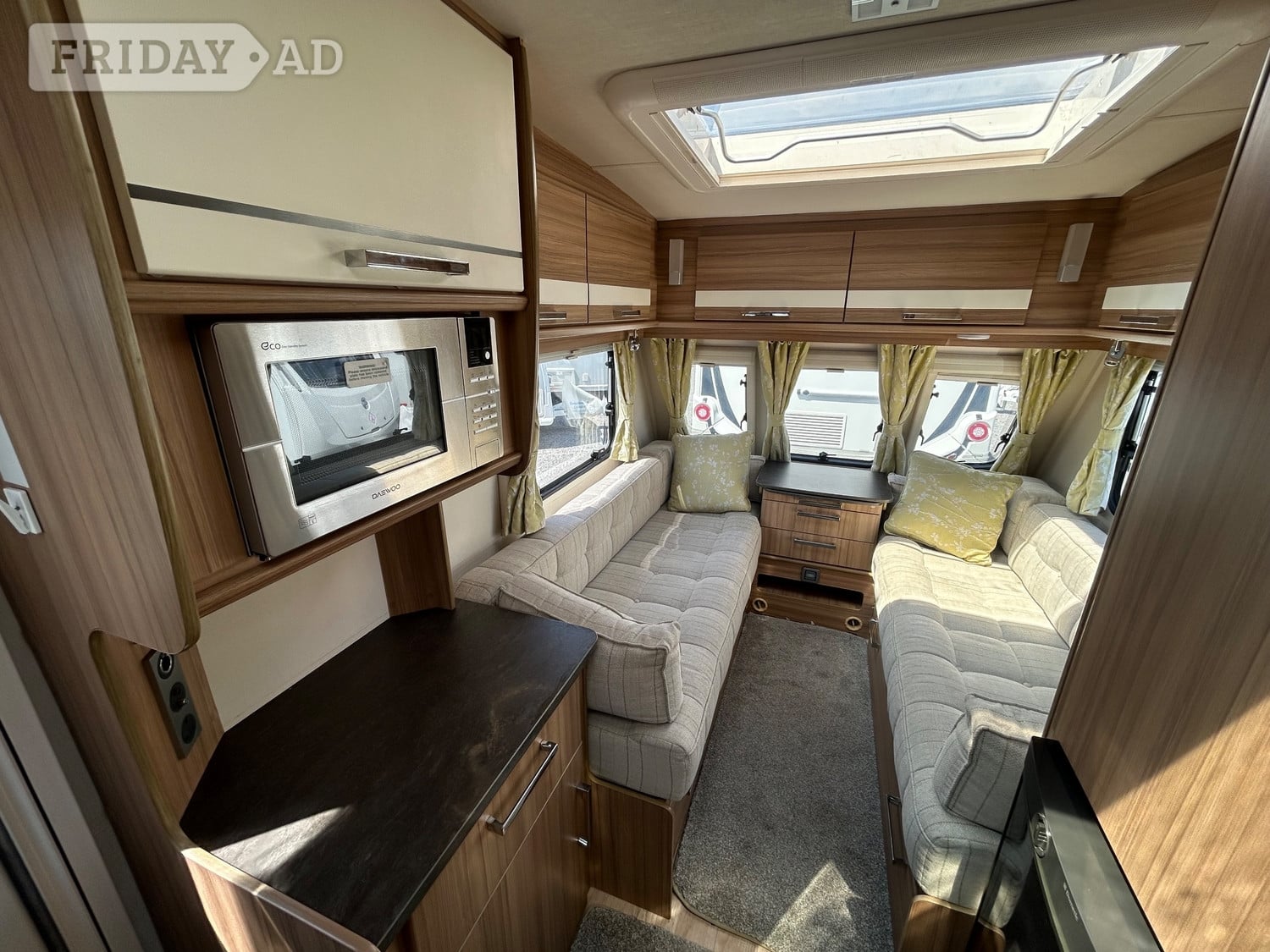 Lunar Cosmos 352 2016 - Motorhomes & Caravans