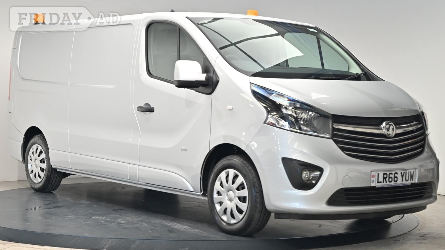 Vauxhall Vivaro 2016 in Cullompton