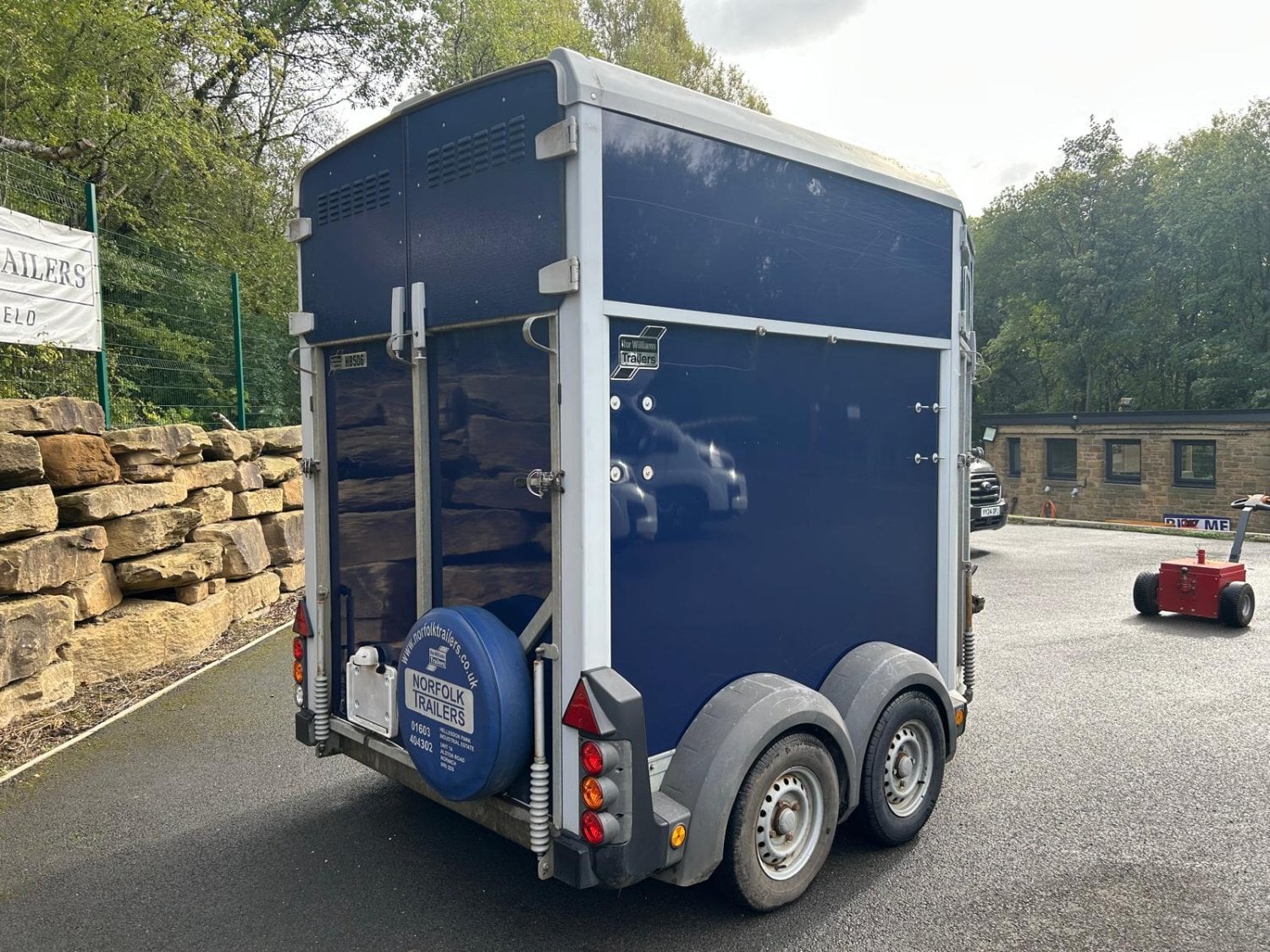 [ berth ]Ifor Williams HB506