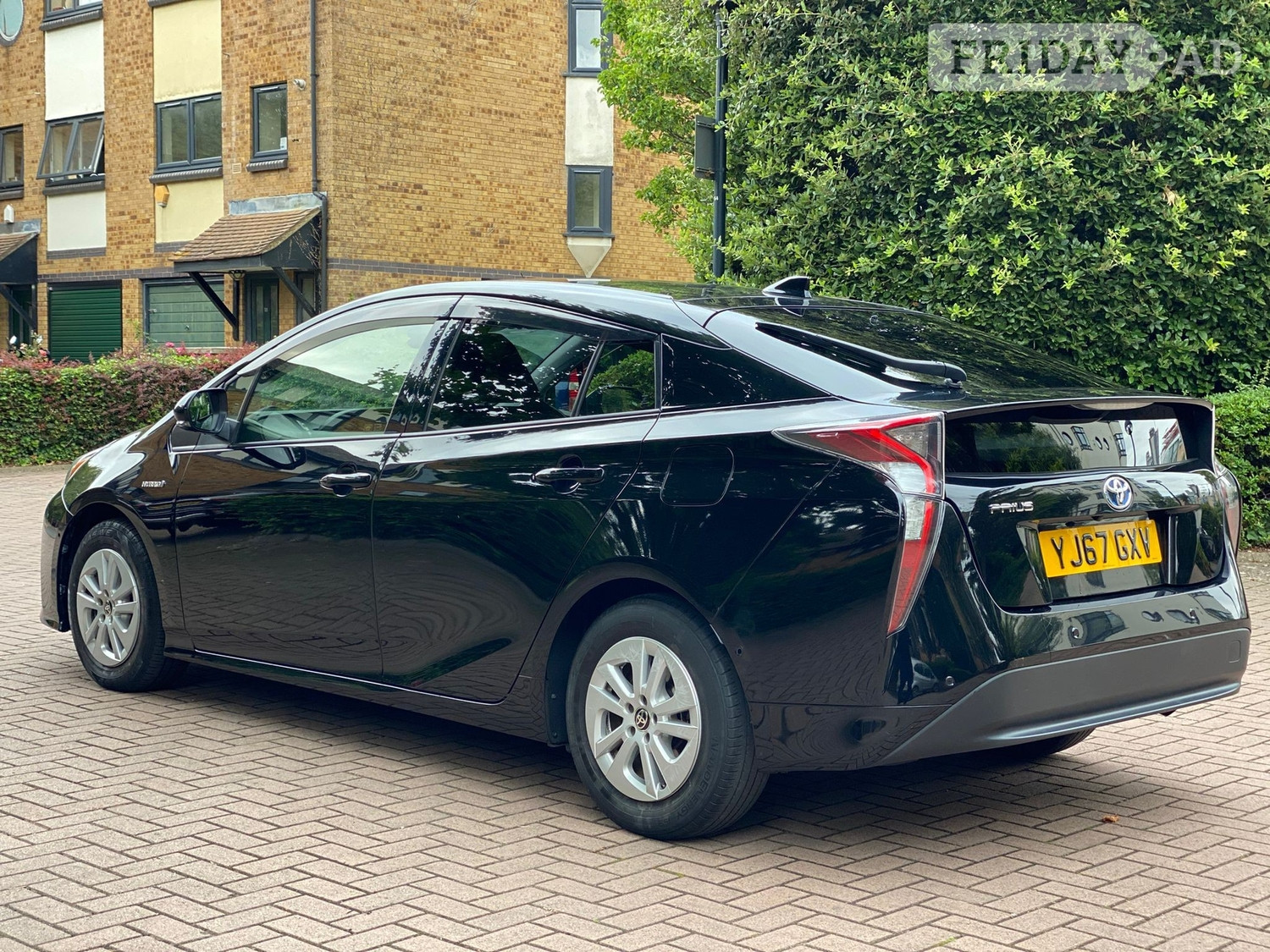 Toyota Prius 2016 - Cars in London