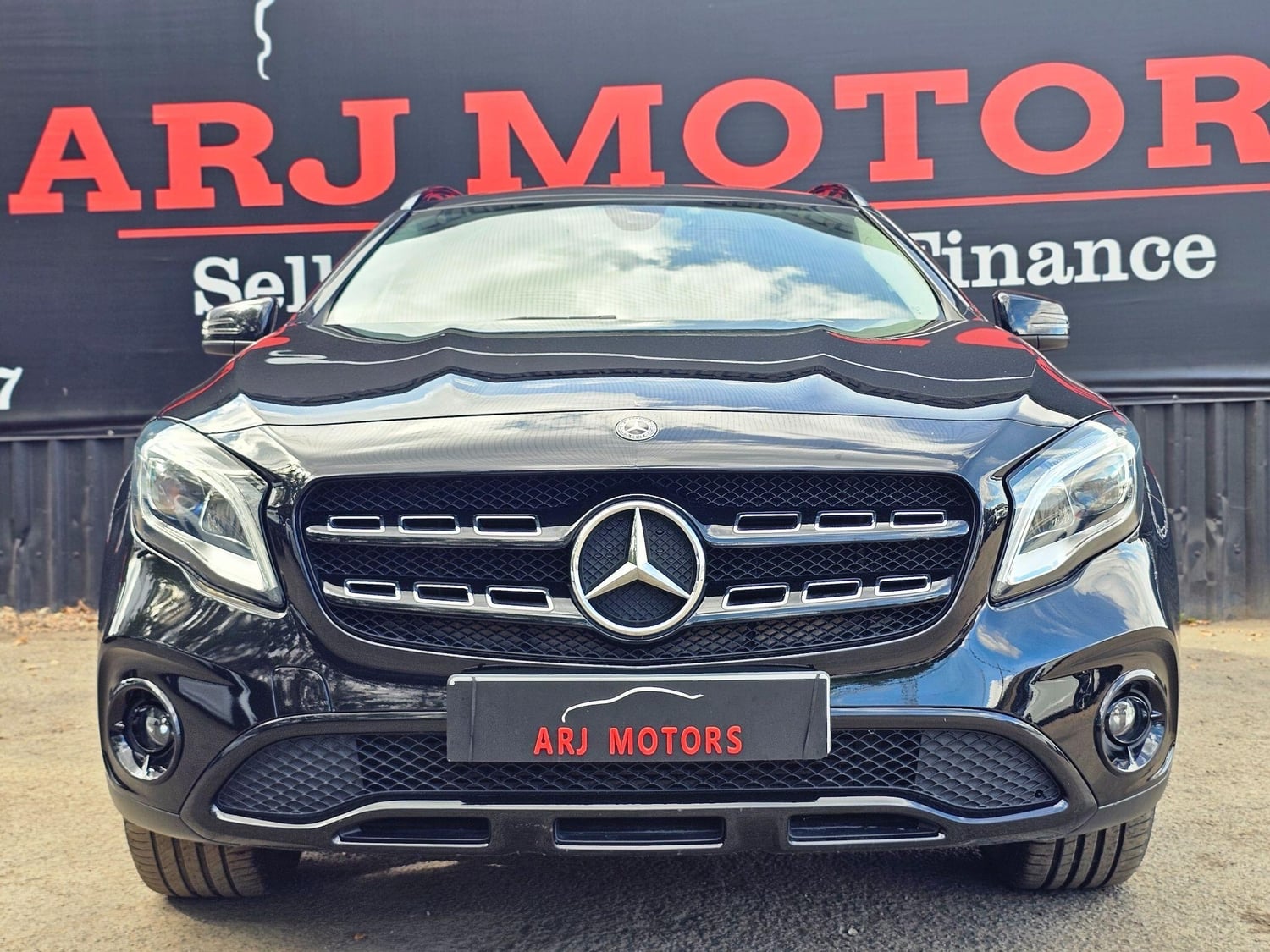 Mercedes-Benz GLA 2018 - Cars