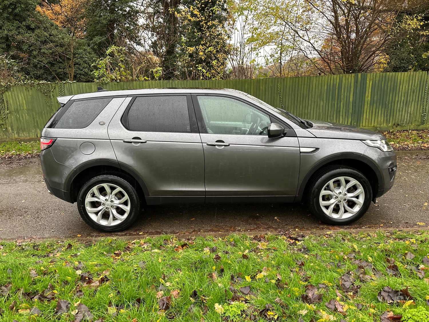 [ berth ]Land Rover Discovery Sport