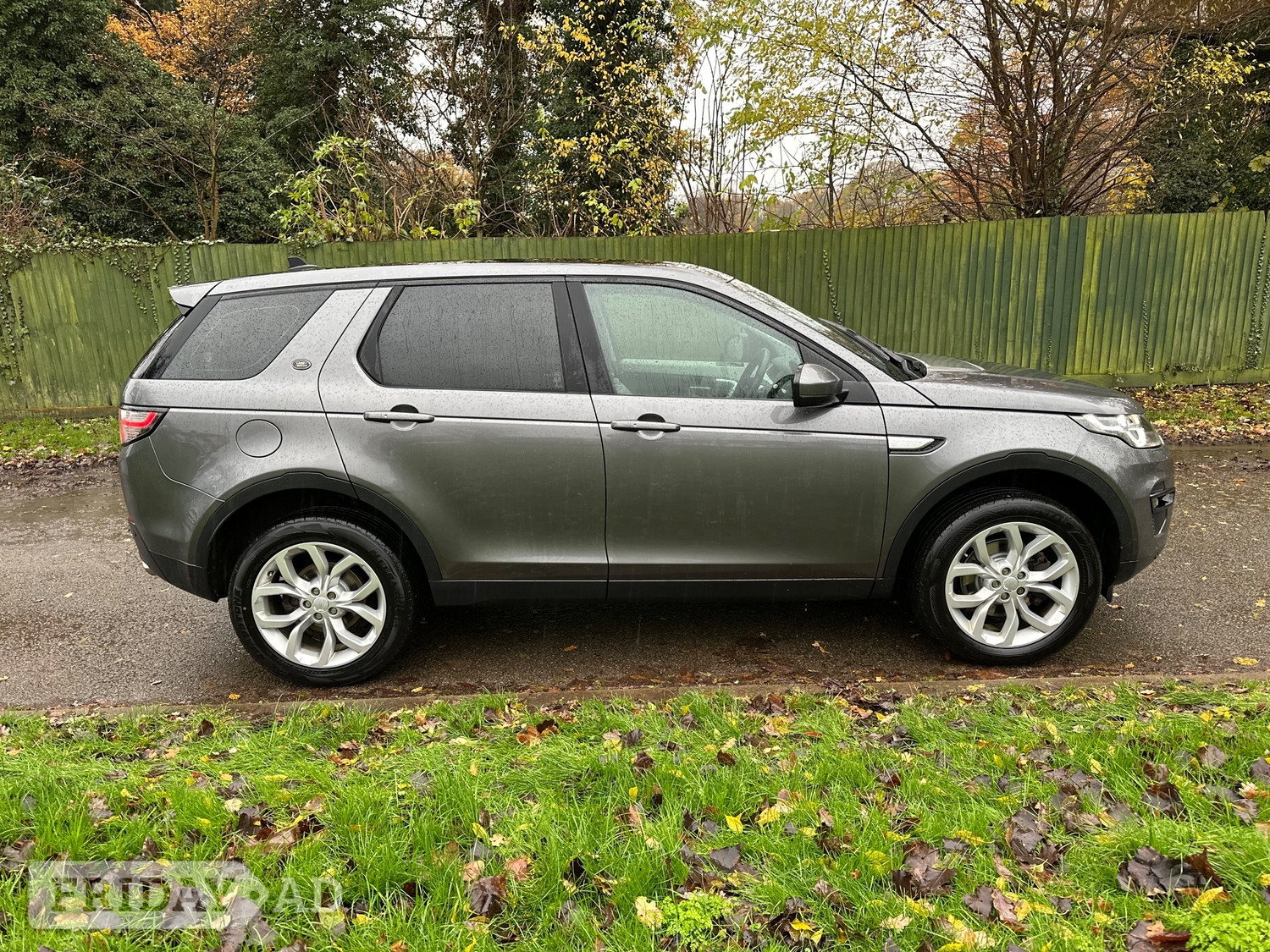 [ berth ]Land Rover Discovery Sport