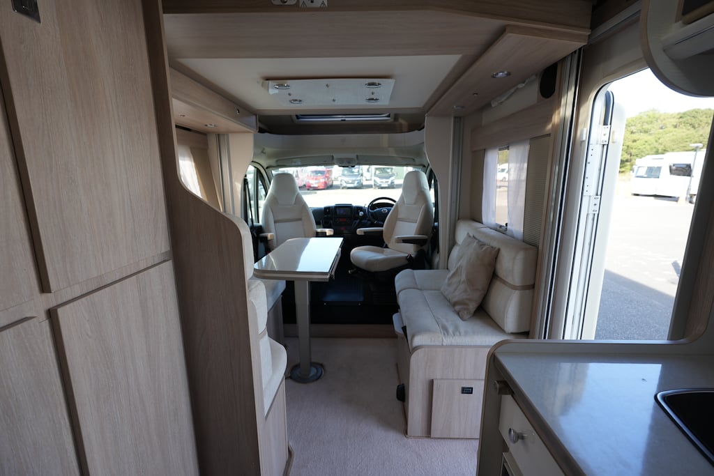 [4 berth ]Rapido Series 6 604F