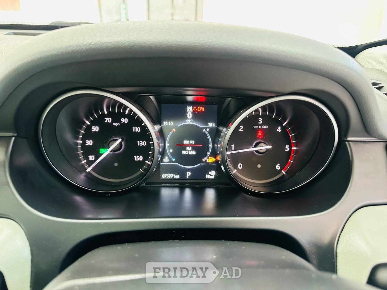 Land Rover Discovery Sport 2017 - Cars in Iver