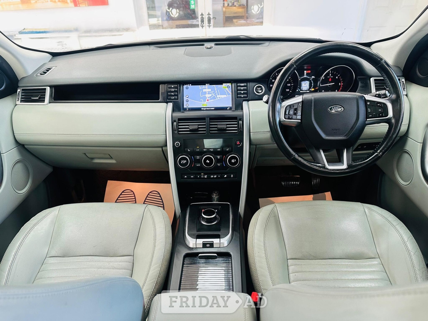 [ berth ]Land Rover Discovery Sport
