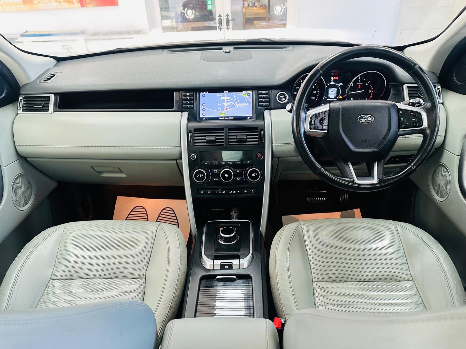 [ berth ]Land Rover Discovery Sport